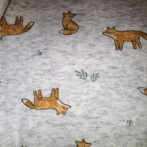 Carter's 0/3M bodysuit onesie- Girl's fox print on gray- long sleeve - Picture 2 of 6